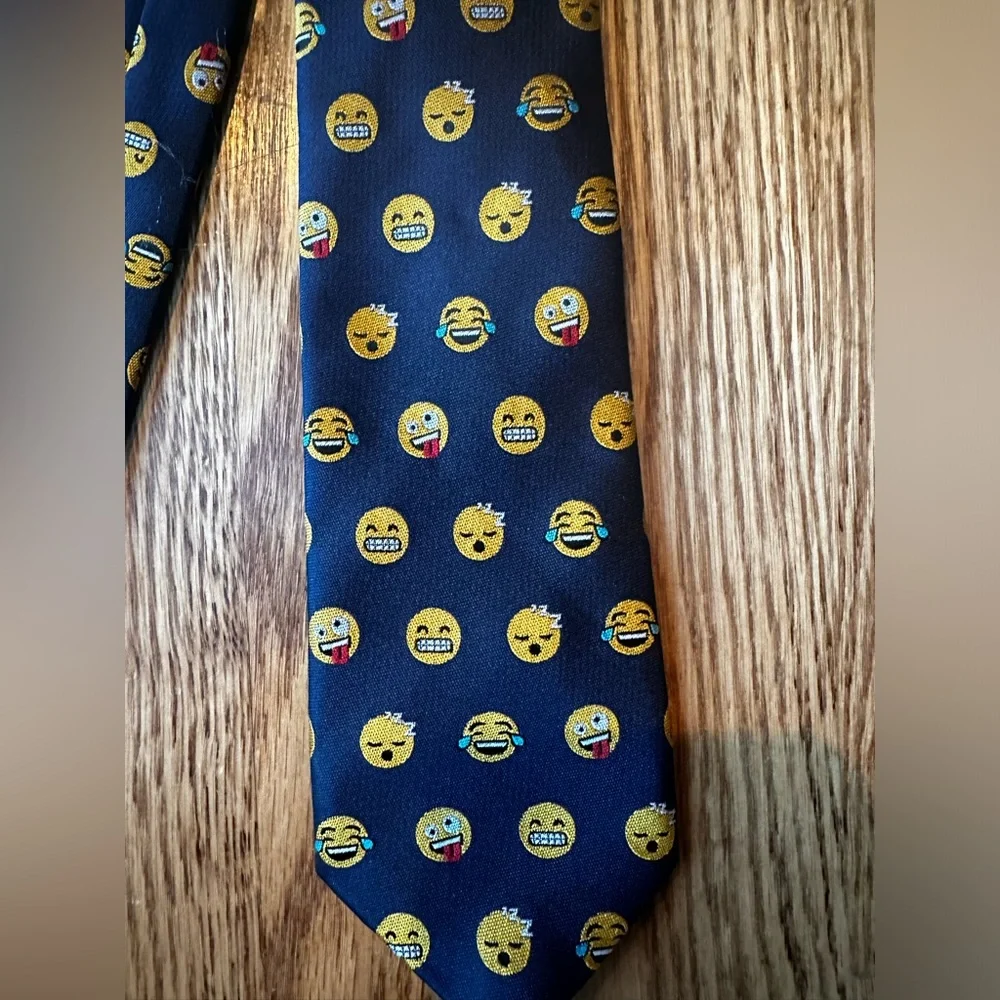 Children’s place emoji tie